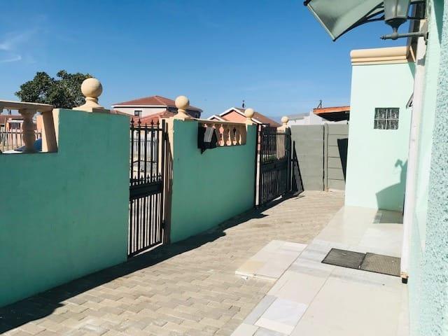 2 Bedroom Property for Sale in Ilitha Park Western Cape